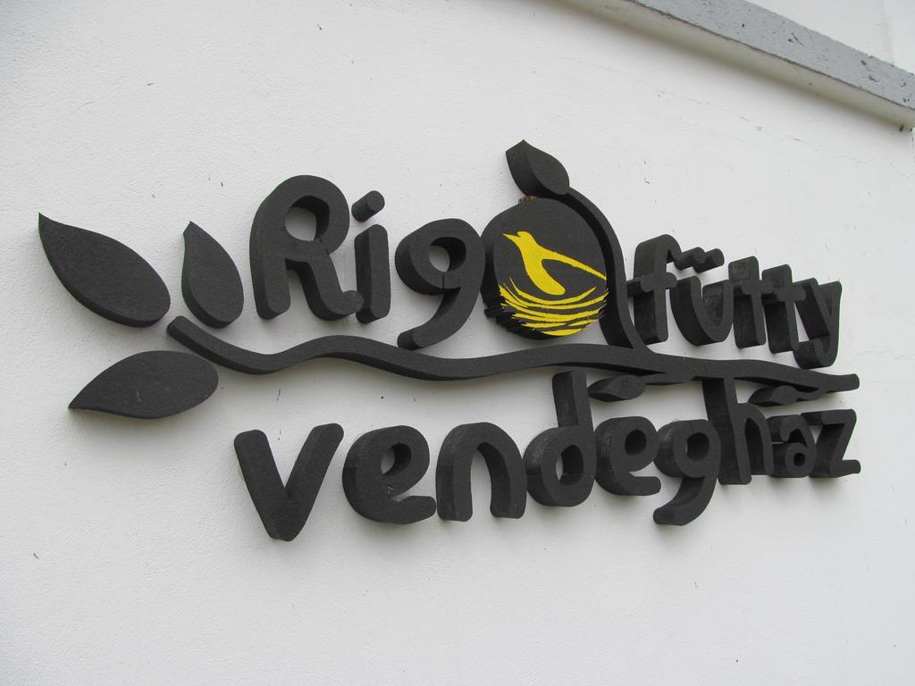 Rigofuetty Vendeghaz Hotel Tiszaalpar Exterior photo